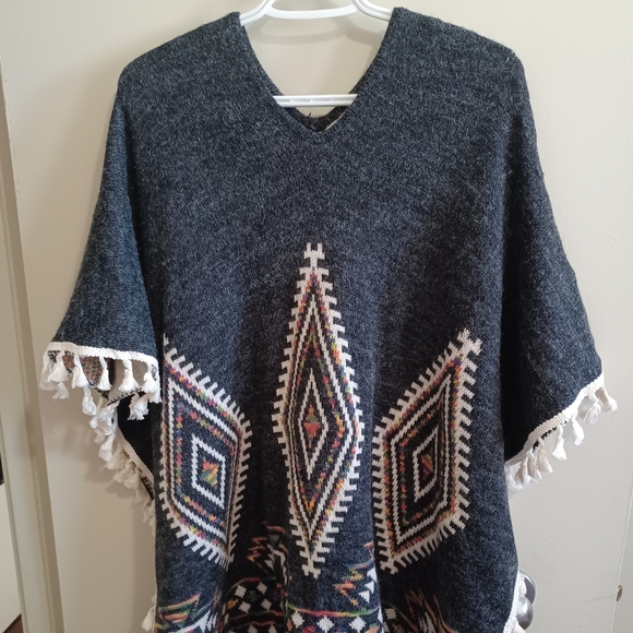 Poncho Sweater Womens One Size Fringe Southwest Boho Aztec Cape Tassels - Picture 1 of 7